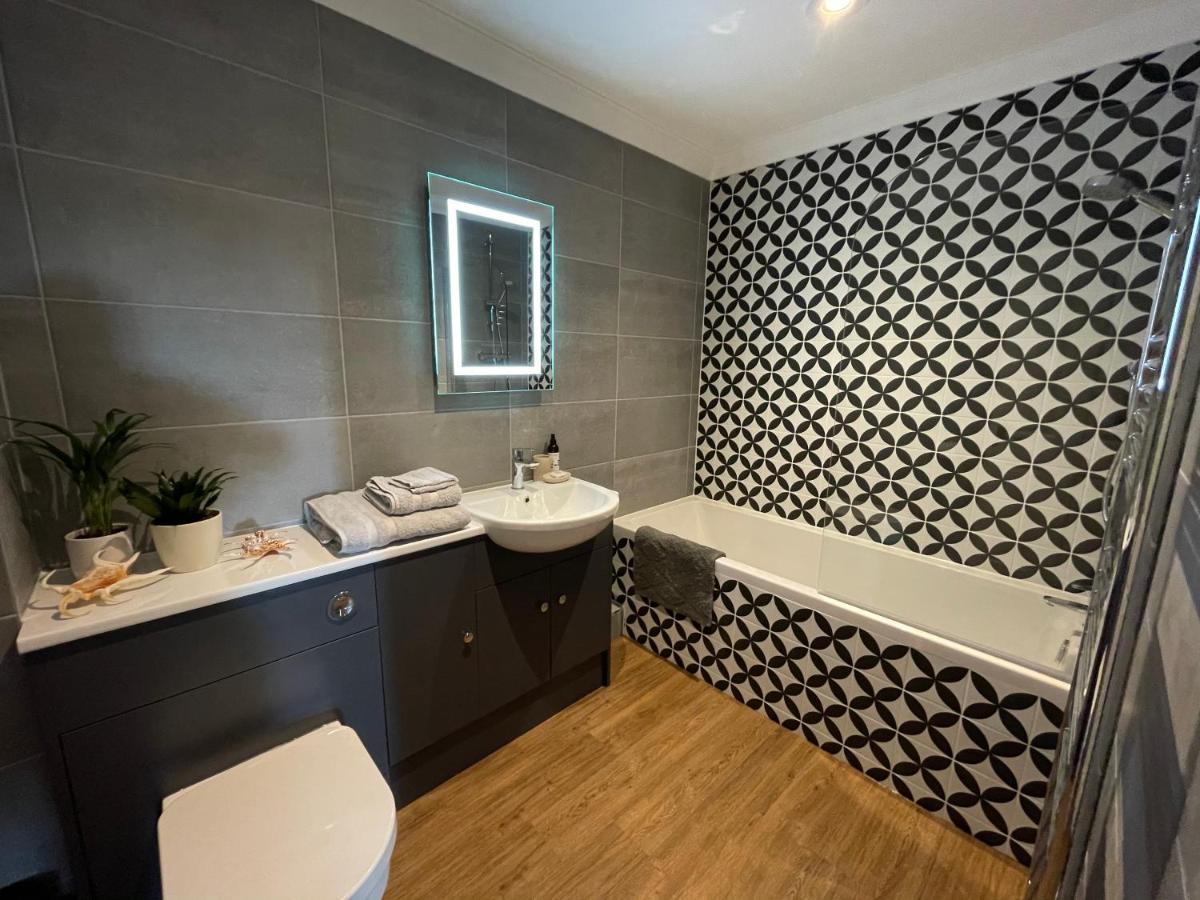 Spacious Luxury Flat In Swanage, Close To Beach With Parking Exterior photo